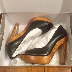 Black Platform Pumps